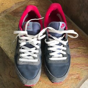 Nike Internationalist Sneakers